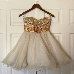 Speechless brand size 3 gold cocktail dress. 100% Polyester, gold sequins